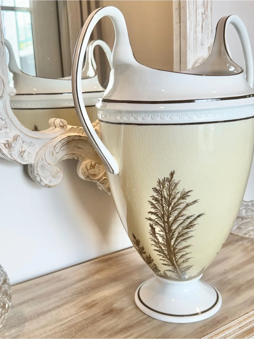 RARE Williamsburg Global Views Large Double Handled Crackled Glaze Mochaware Urn
